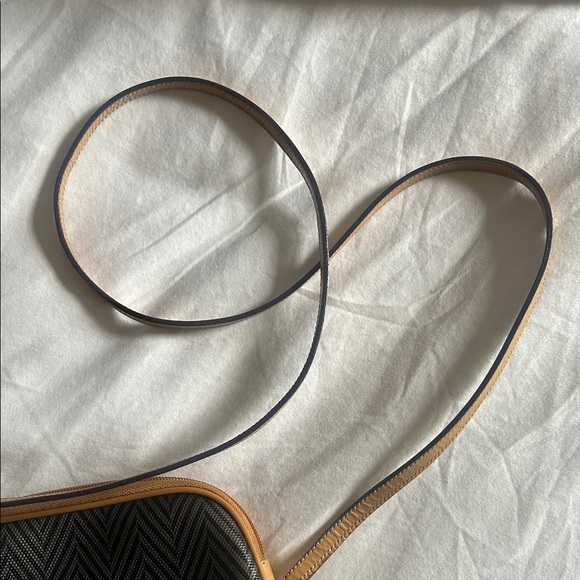 Mark Cross Elegant Black and Tan Crossbody Bag - Picture 7 of 10